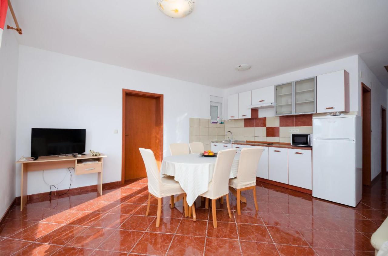 Apartments Pela 洛帕 外观 照片