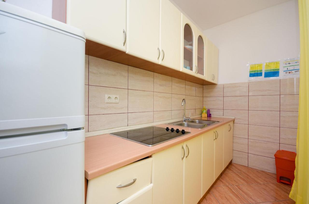 Apartments Pela 洛帕 外观 照片