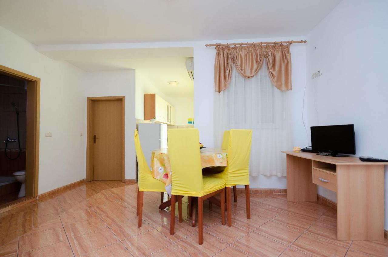 Apartments Pela 洛帕 外观 照片