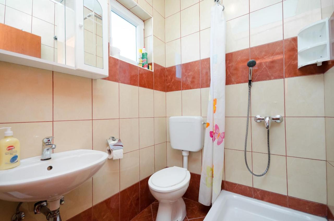 Apartments Pela 洛帕 外观 照片