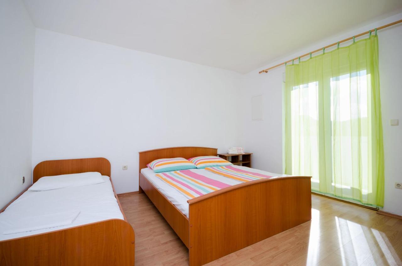 Apartments Pela 洛帕 外观 照片