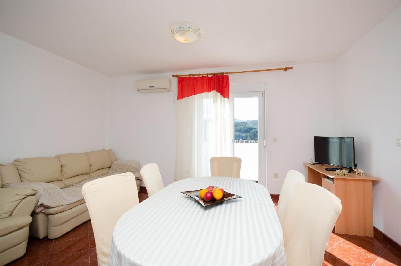 Apartments Pela 洛帕 外观 照片