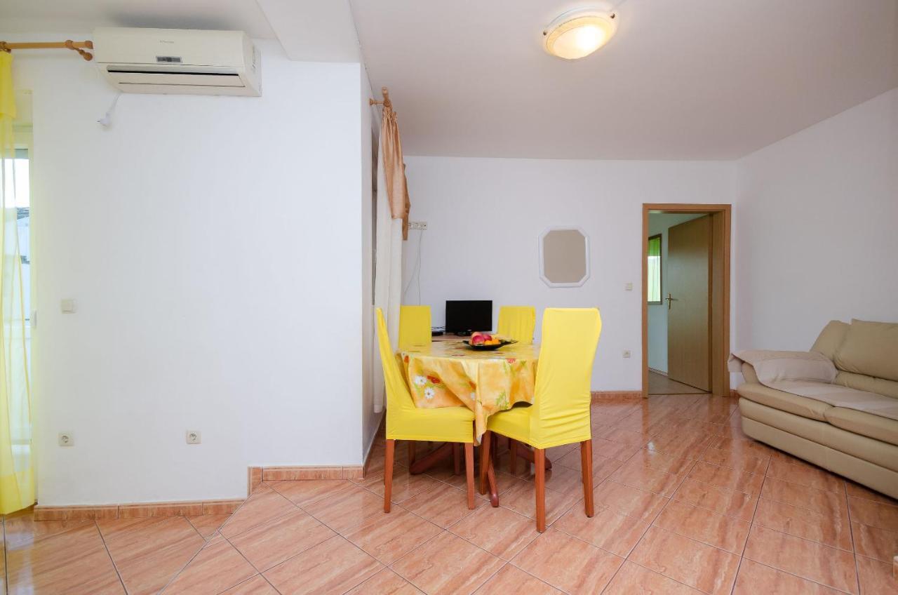 Apartments Pela 洛帕 外观 照片