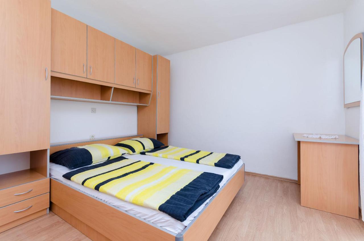 Apartments Pela 洛帕 外观 照片